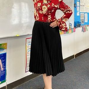 Black pleated skirt